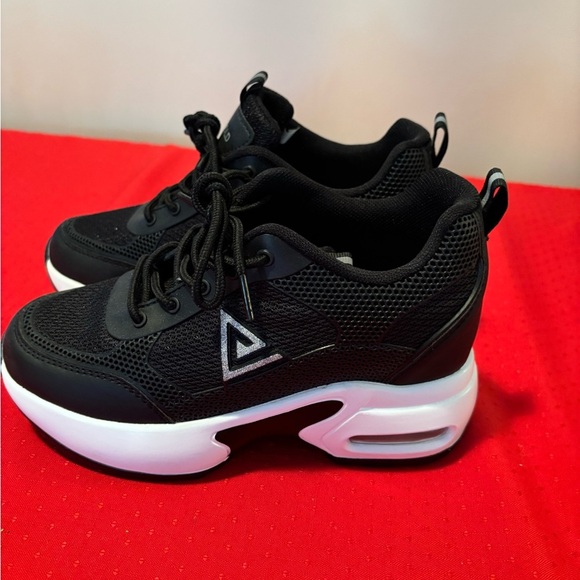 AONEGOLD Black Sneakers - Picture 4 of 5